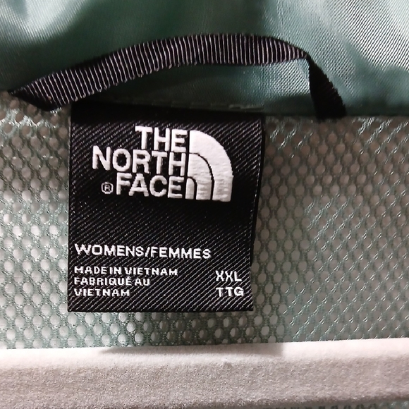The North Face Green Two-Toned Nylon Hoodie NWT - Picture 10 of 10